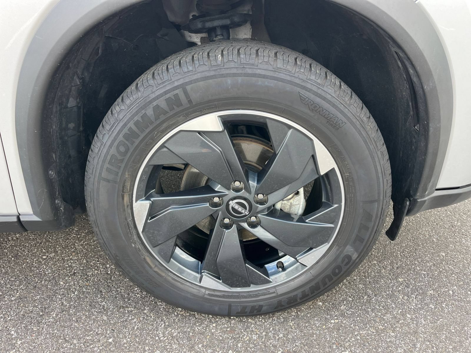 Used 2025 Nissan Rogue SV AWD/4WD image 31