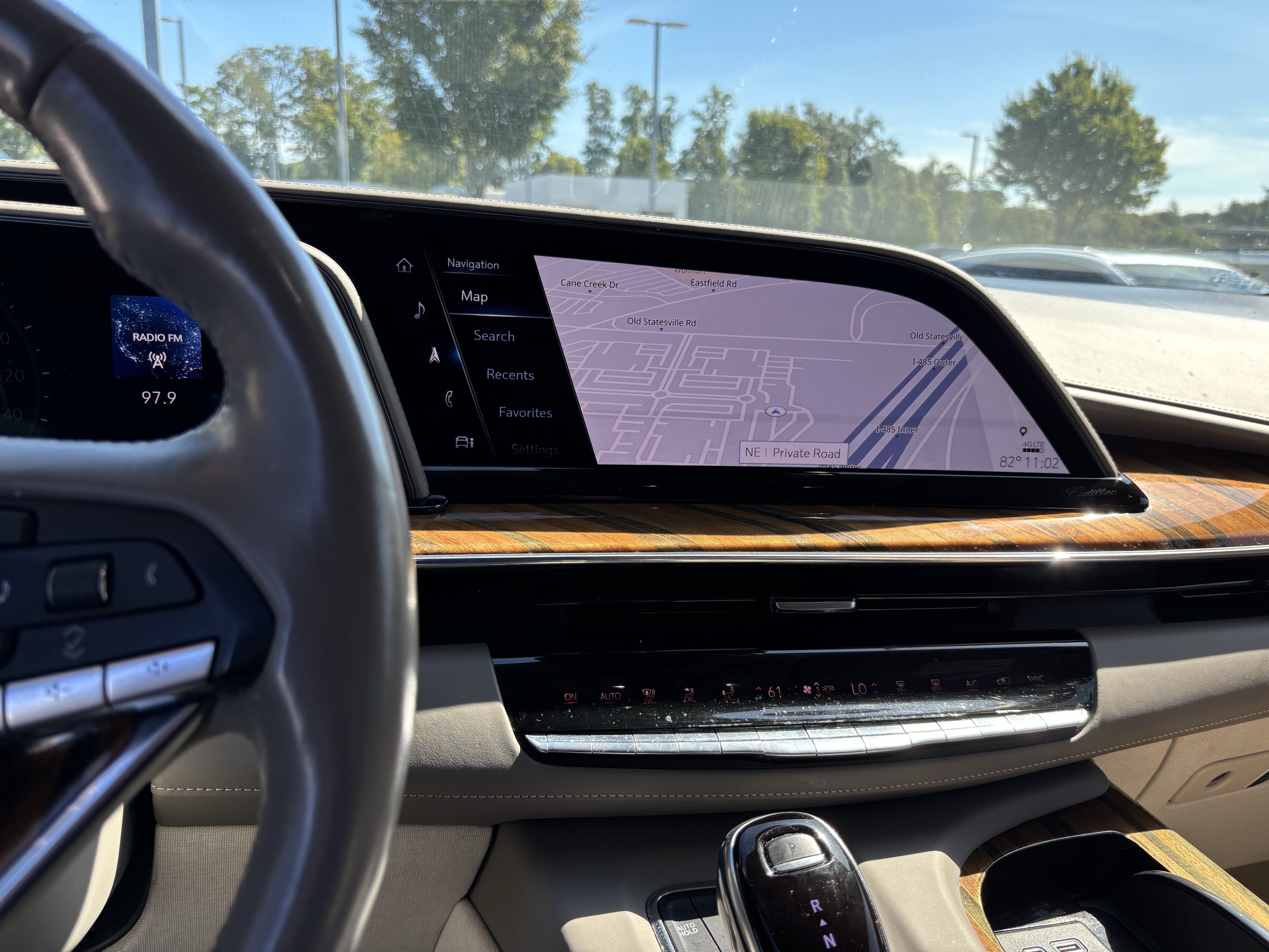 Used 2021 Cadillac Escalade Premium Luxury Platinum RWD image 29