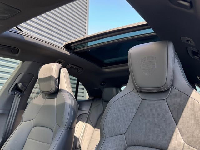 New 2025 Porsche Macan Electric RWD image 15
