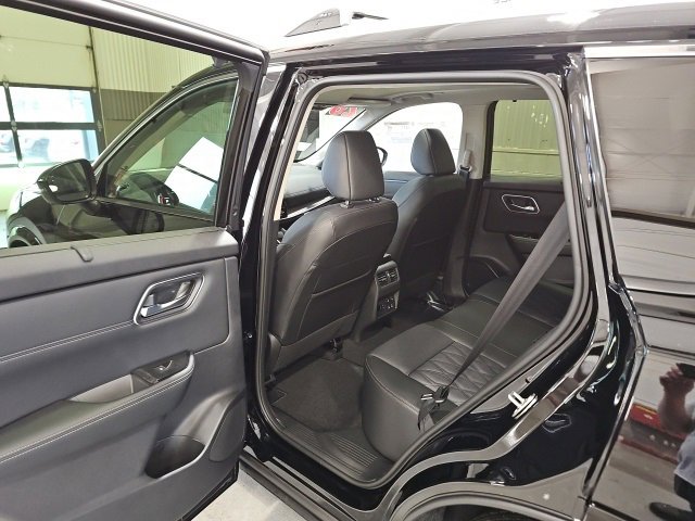 New 2026 Nissan Rogue Platinum image 19