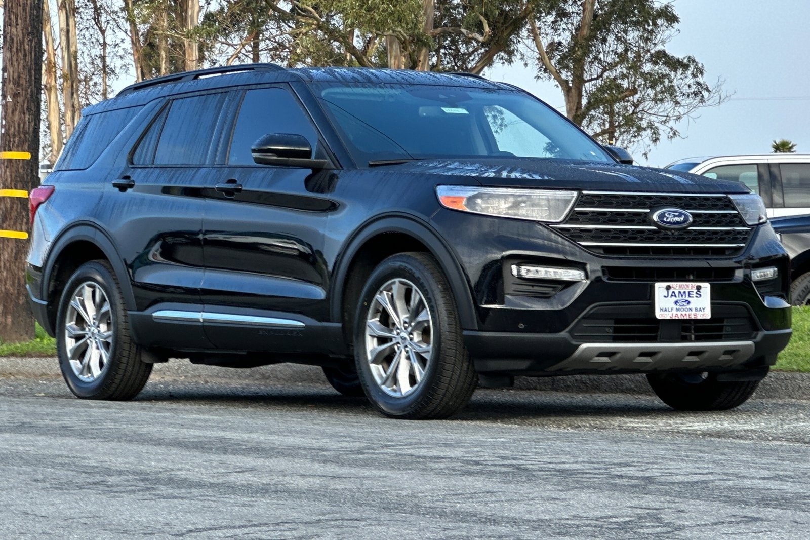 Used 2022 Ford Explorer XLT w/ Equipment Group 202A image 7