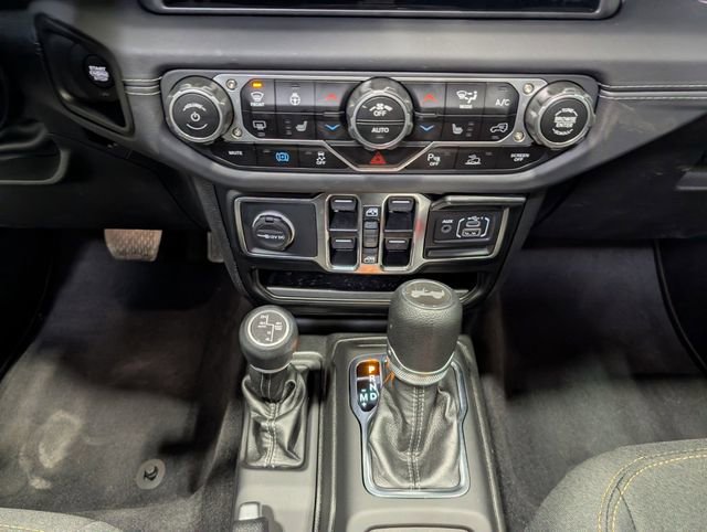 Used 2025 Jeep Wrangler Unlimited Sahara w/ Safety Group AWD/4WD image 22