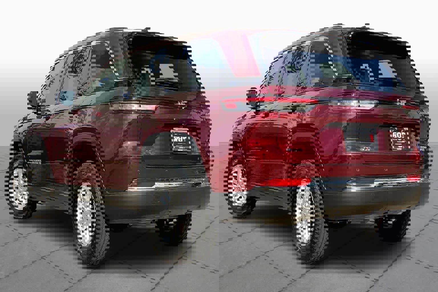 Used 2023 Jeep Grand Cherokee Laredo w/ Luxury Tech Group I image 11