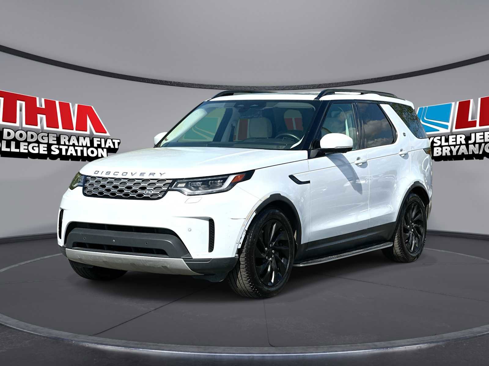 Used 2023 Land Rover Discovery S image 1