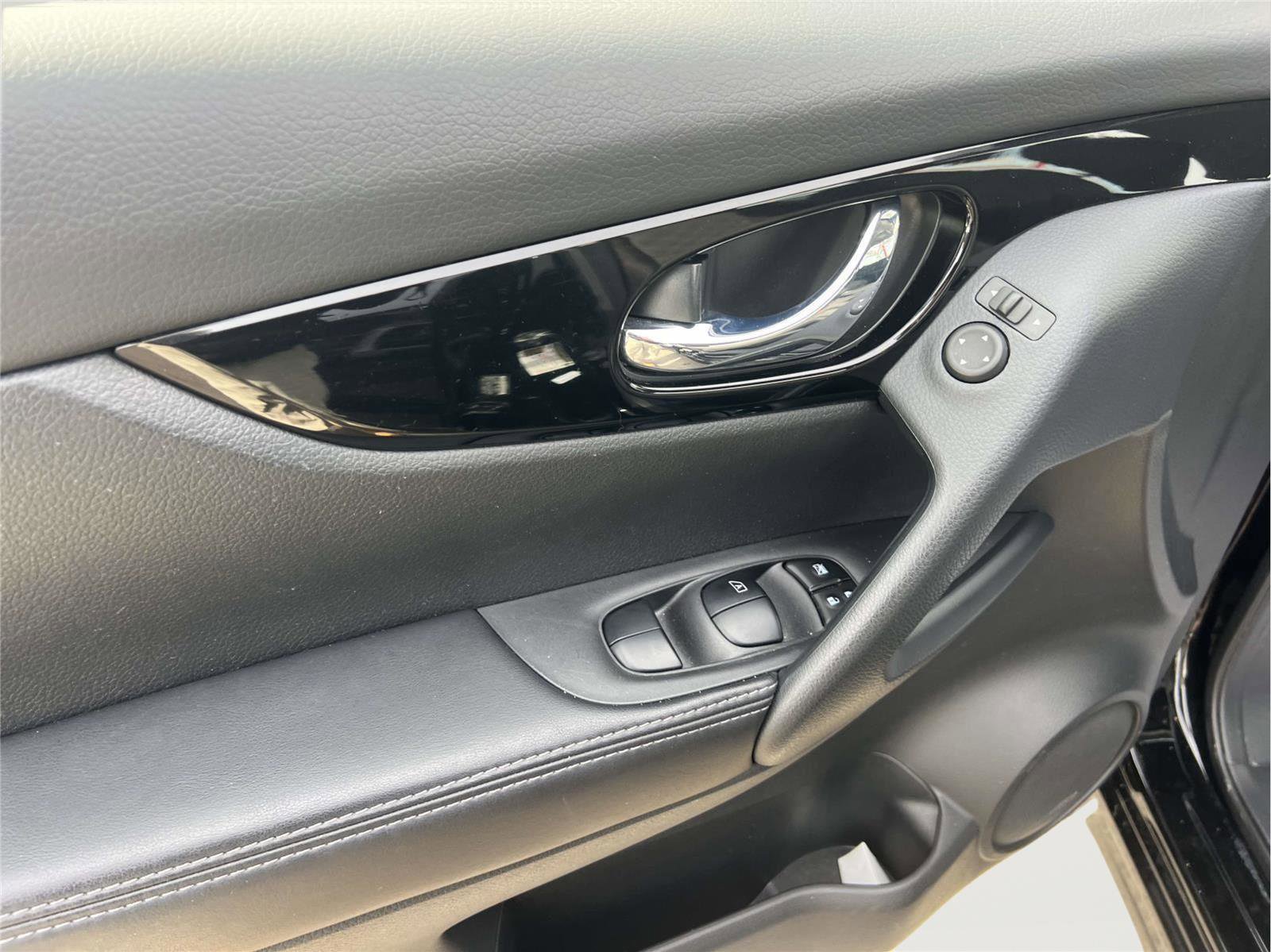 Used 2022 Nissan Rogue Sport SV image 26