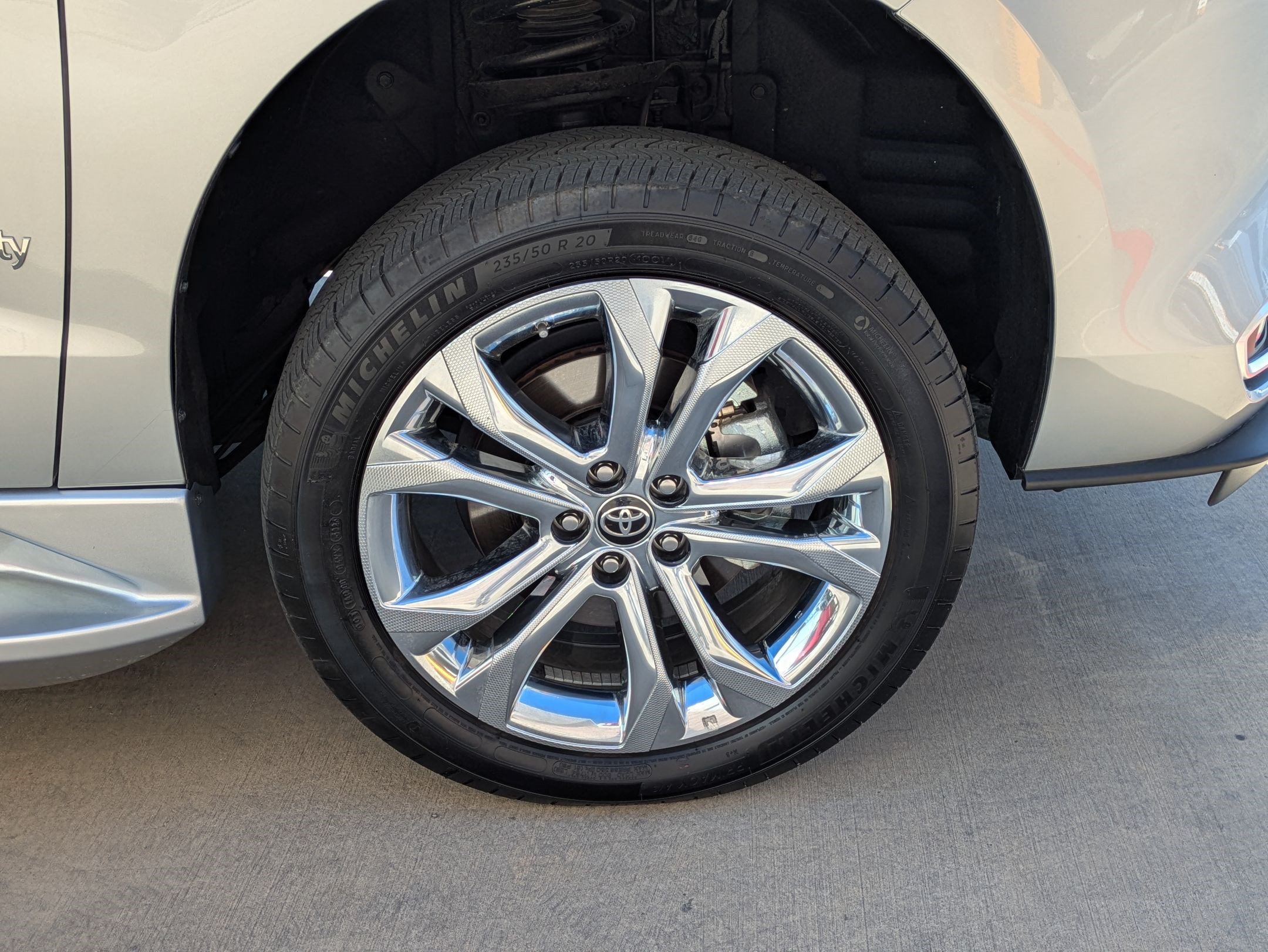 Used 2024 Toyota Sienna Platinum FWD image 12