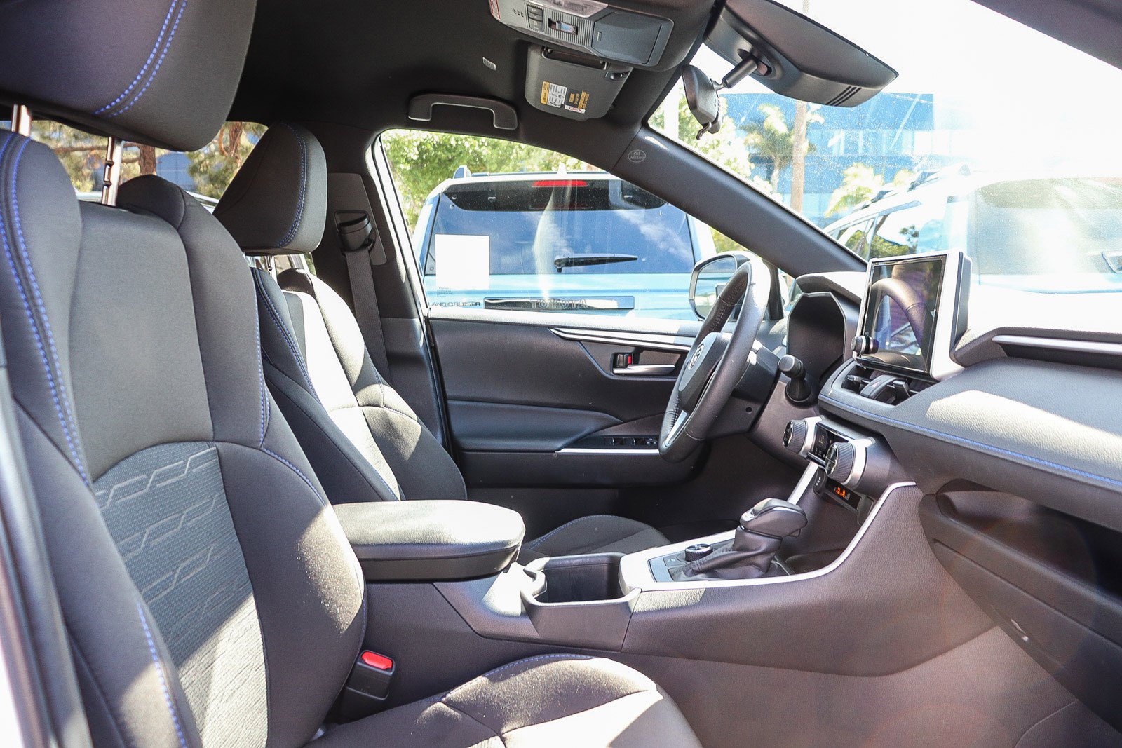 Used 2025 Toyota RAV4 SE image 18