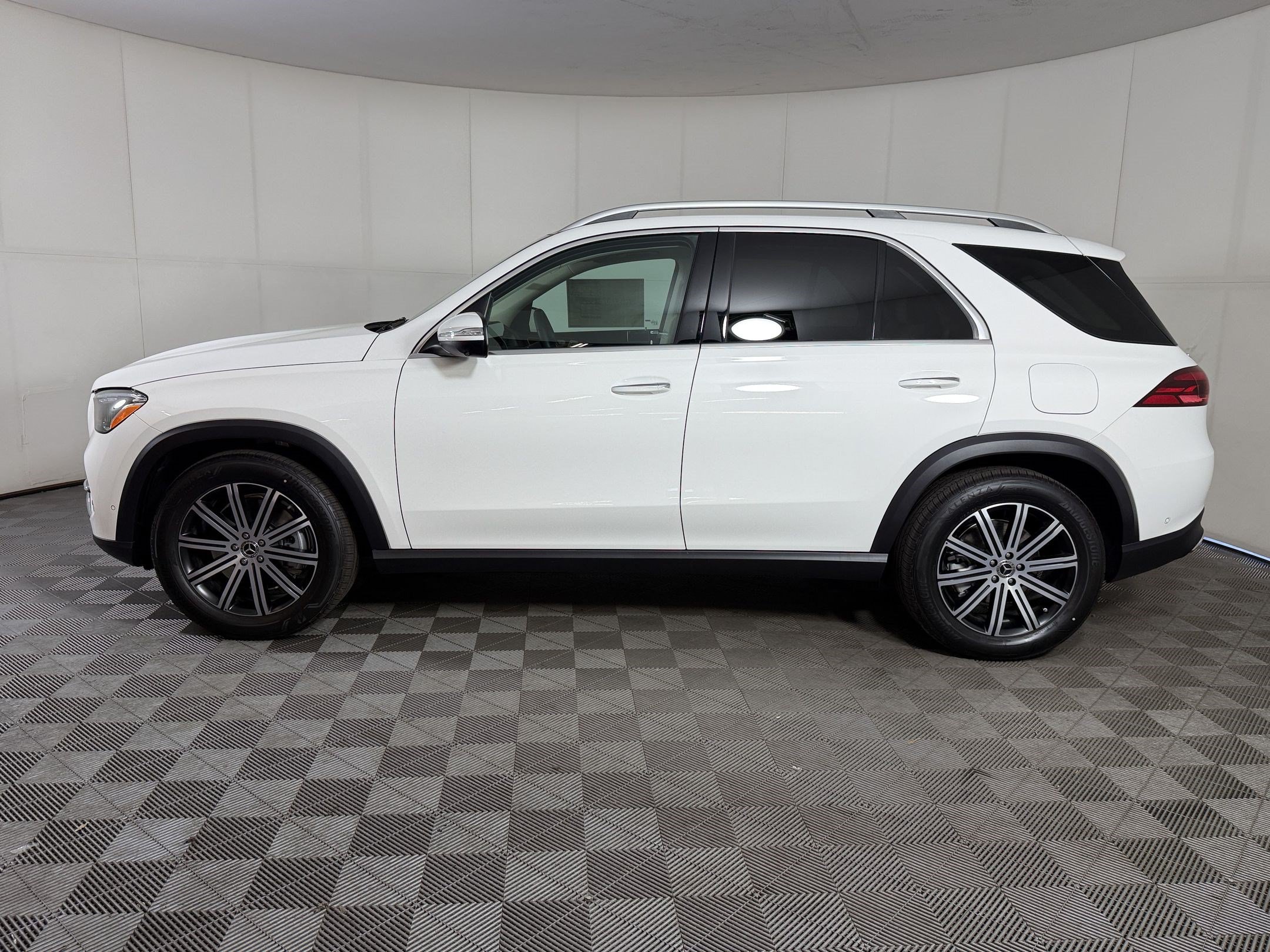 New 2026 Mercedes-Benz GLE 450e 4MATIC image 2