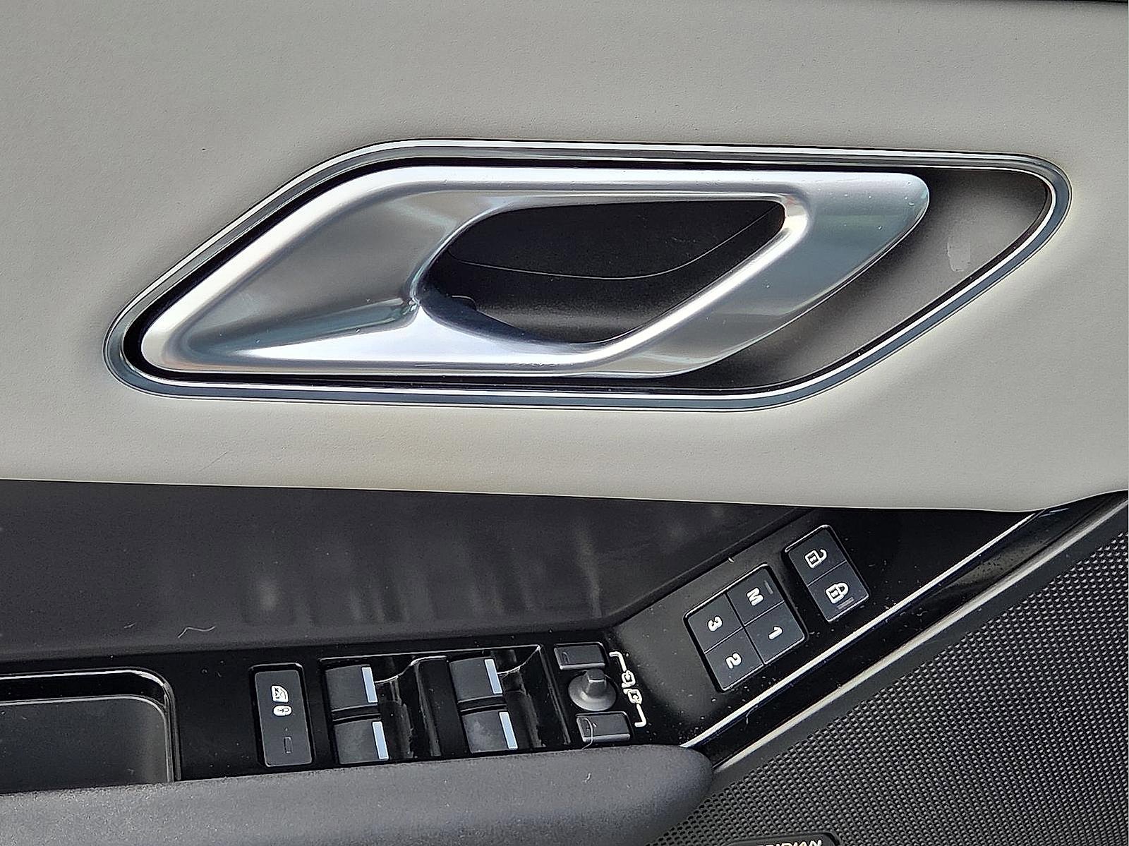 Used 2024 Land Rover Range Rover Velar Dynamic SE image 13