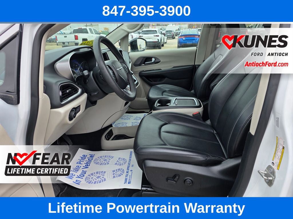 Used 2024 Chrysler Pacifica Touring-L FWD image 15