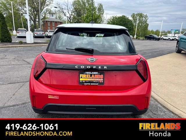 Used 2025 MINI Cooper 2-Door Hardtop FWD image 4