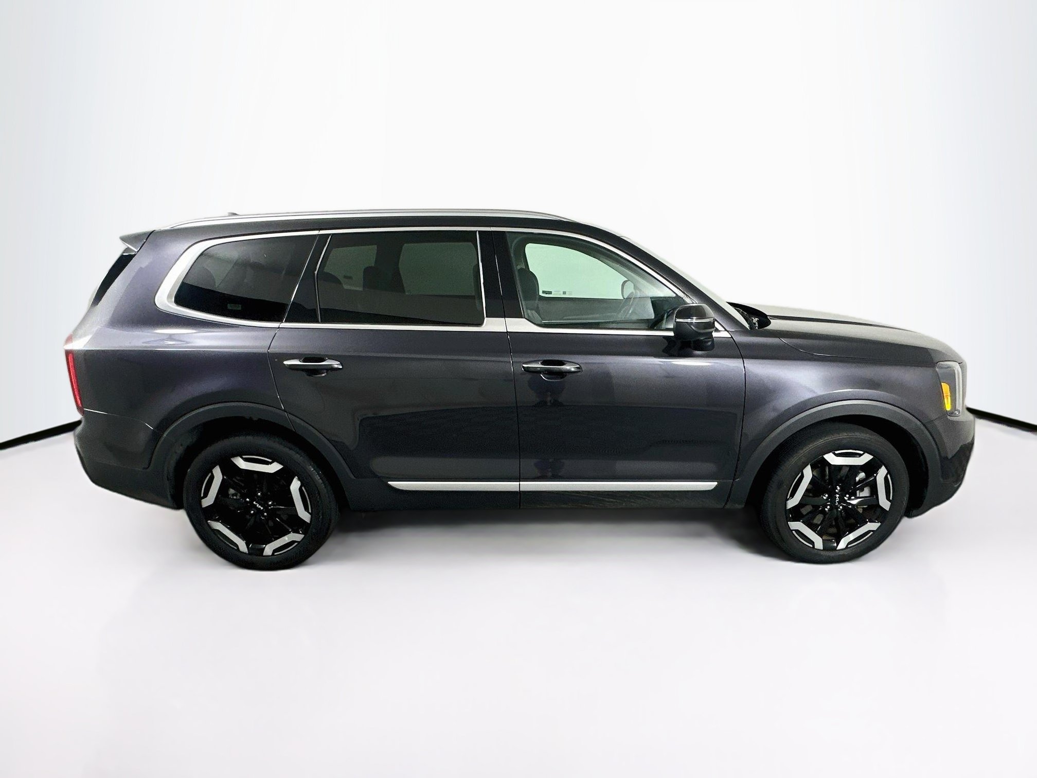 Used 2025 Kia Telluride S FWD image 10