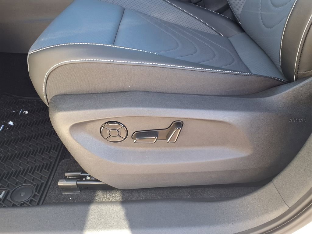 Used 2026 Volkswagen Tiguan SE R-Line image 12