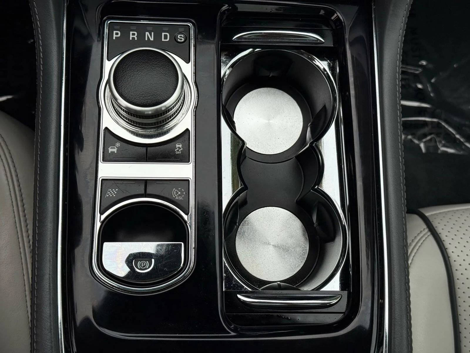 Used 2014 Jaguar XJ L Portfolio image 38