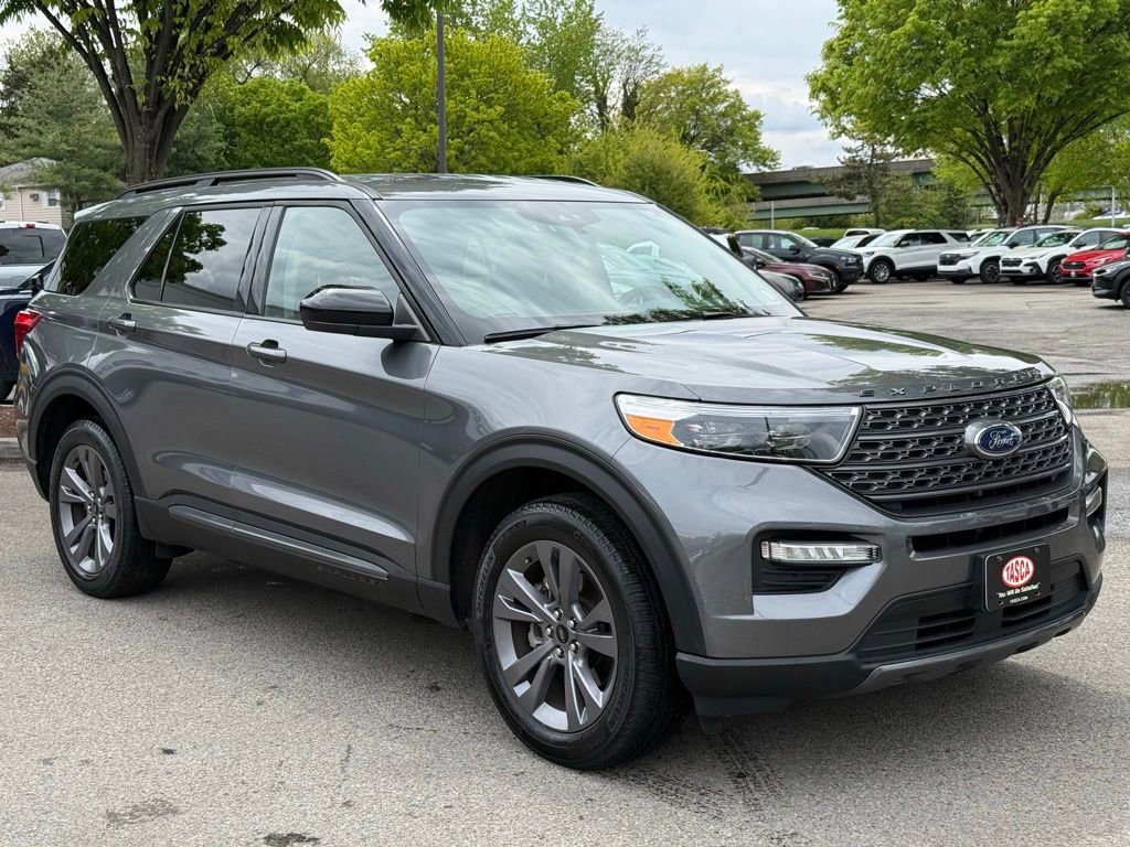 Used 2022 Ford Explorer XLT w/ Equipment Group 202A AWD/4WD image 4