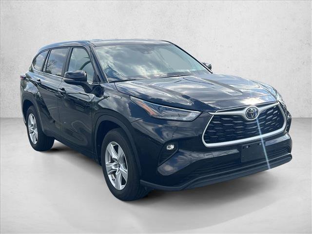 Certified 2025 Toyota Highlander LE image 3