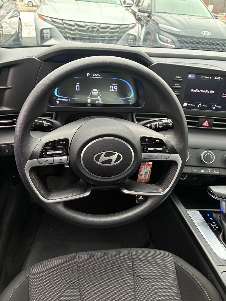 Used 2024 Hyundai Elantra SE image 23