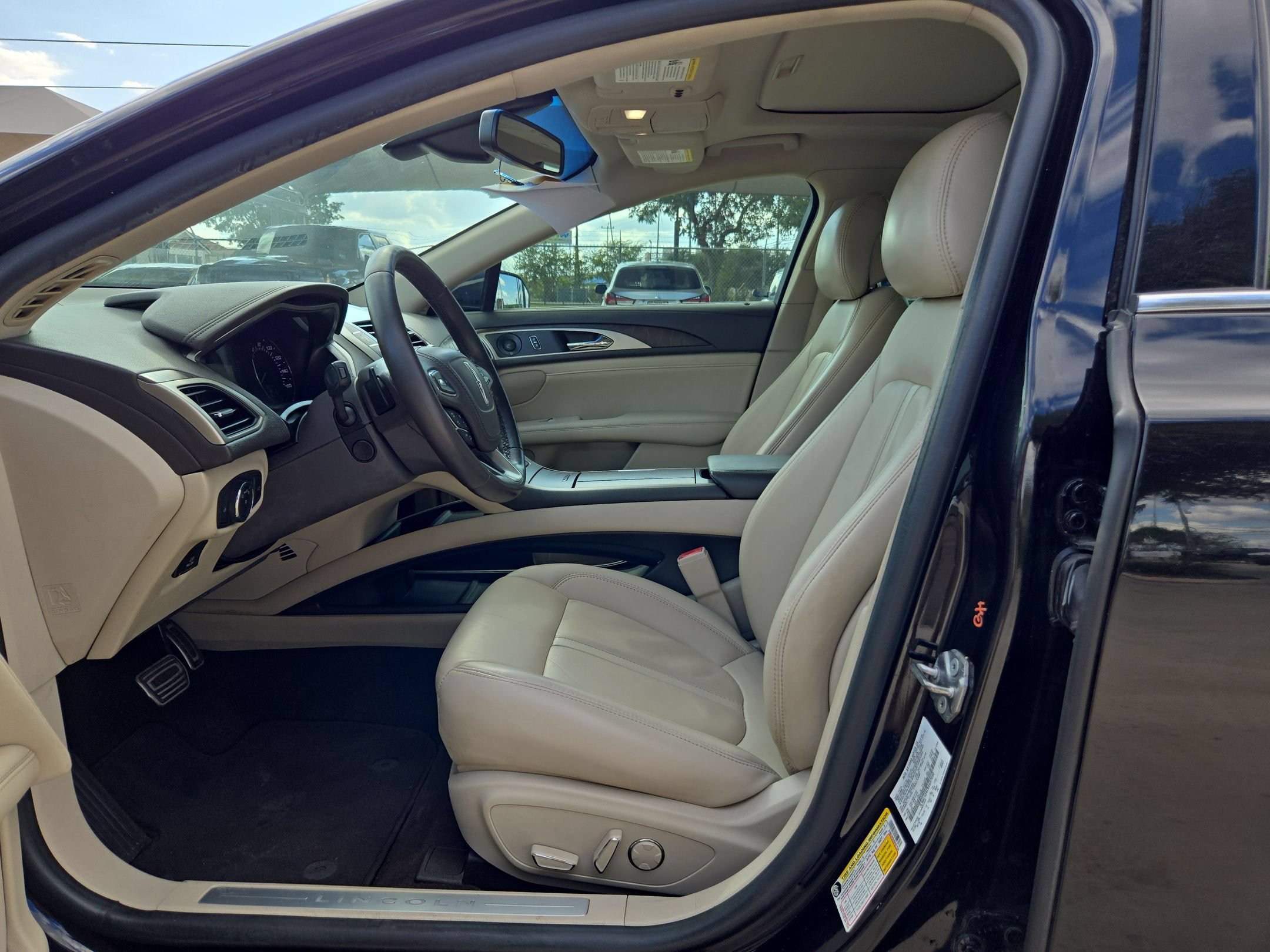 Used 2019 Lincoln MKZ Reserve w/ Reserve Plus Package AWD/4WD image 9