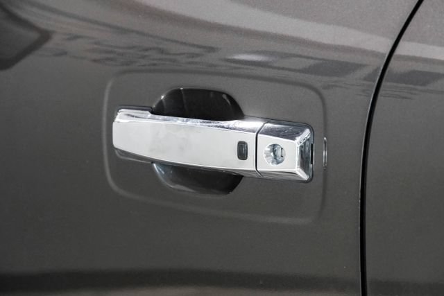 Used 2016 Nissan Titan SL AWD/4WD image 36