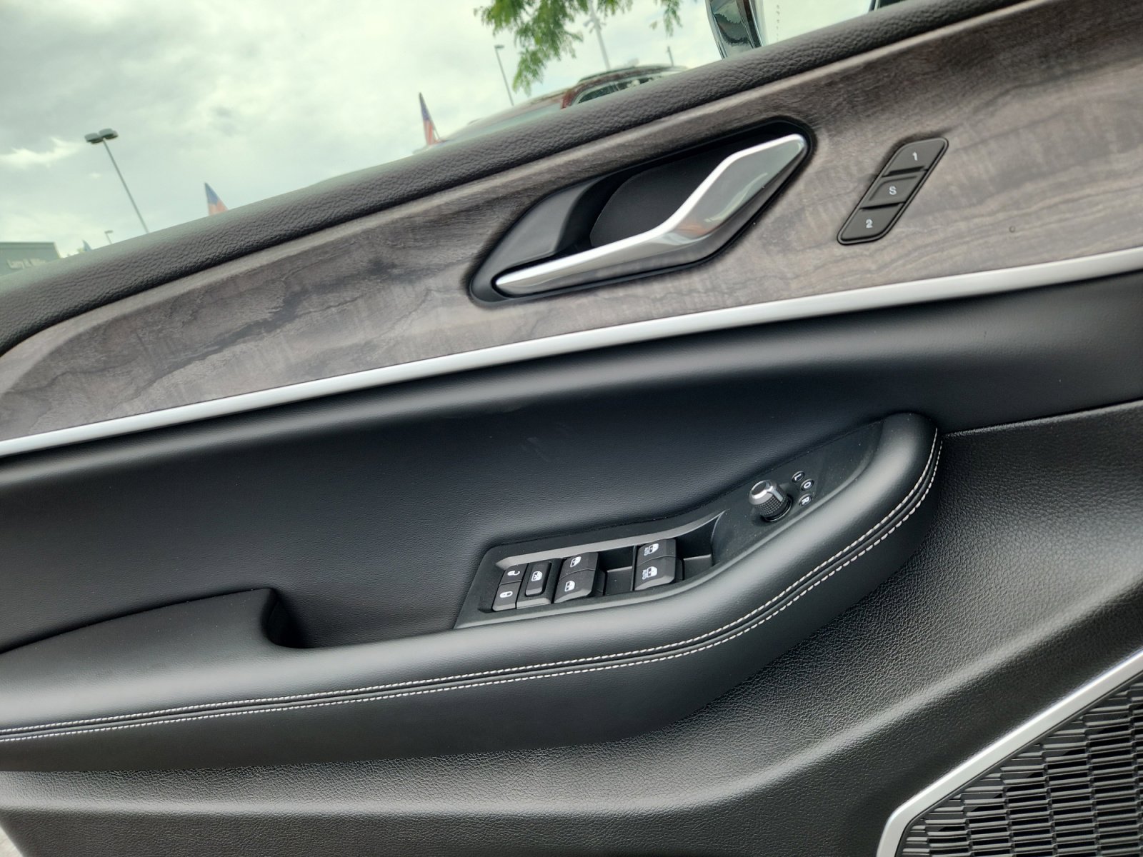 New 2025 Jeep Grand Cherokee Limited 4xe w/ Luxury Tech Group II image 16