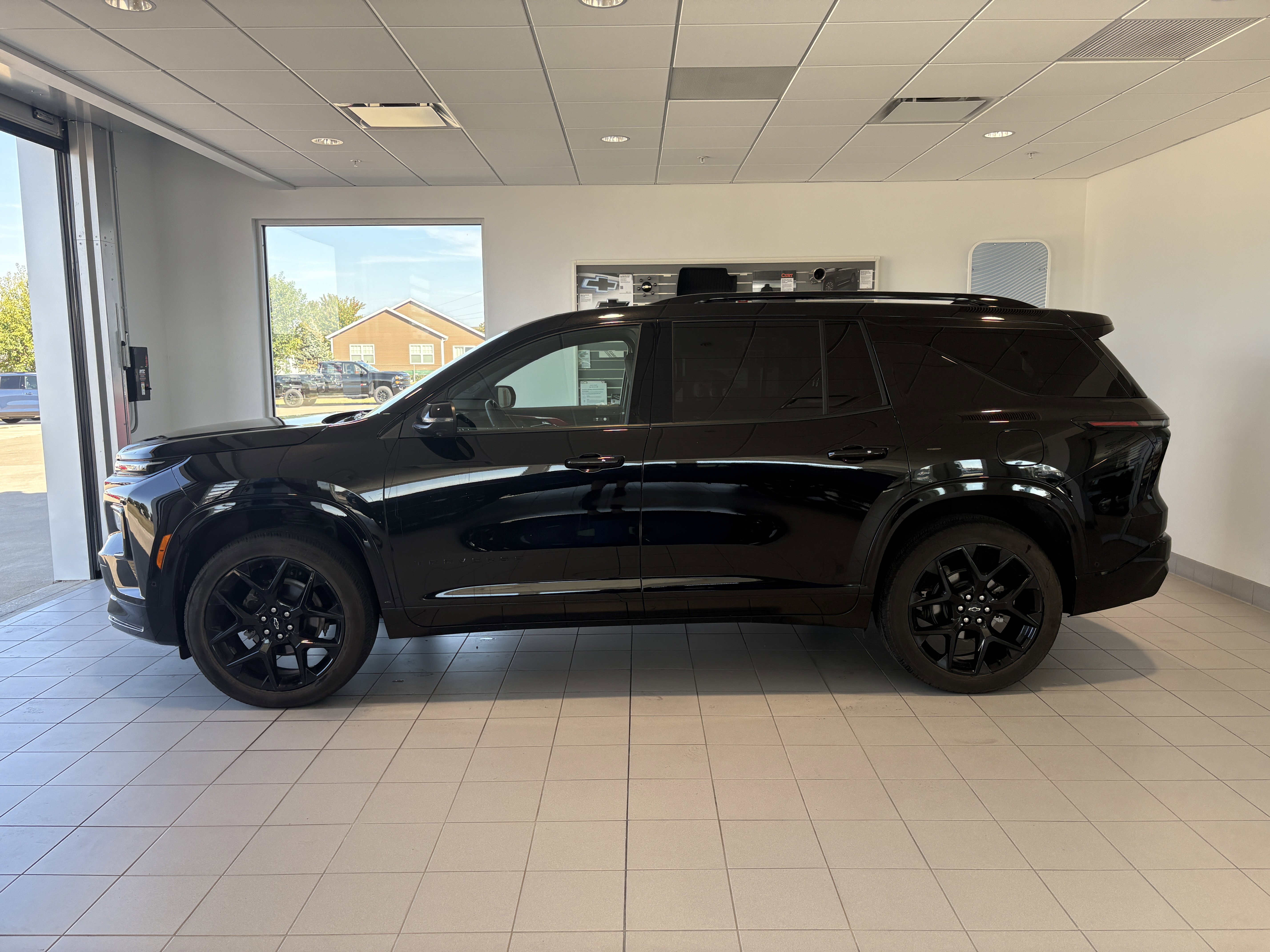 Used 2025 Chevrolet Traverse RS w/ LPO, Floor Liner Package image 2