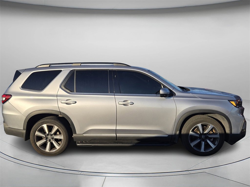 Used 2023 Honda Pilot Touring image 3