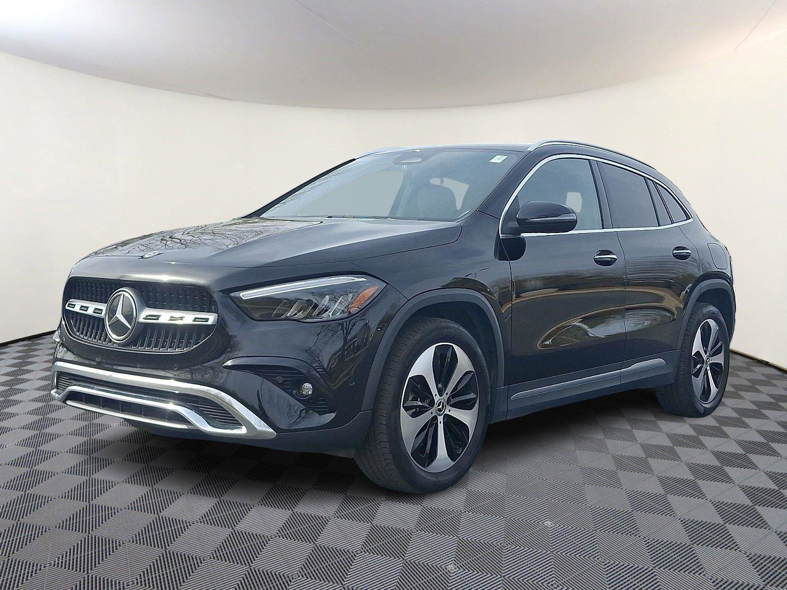 Used 2025 Mercedes-Benz GLA 250 4MATIC image 3