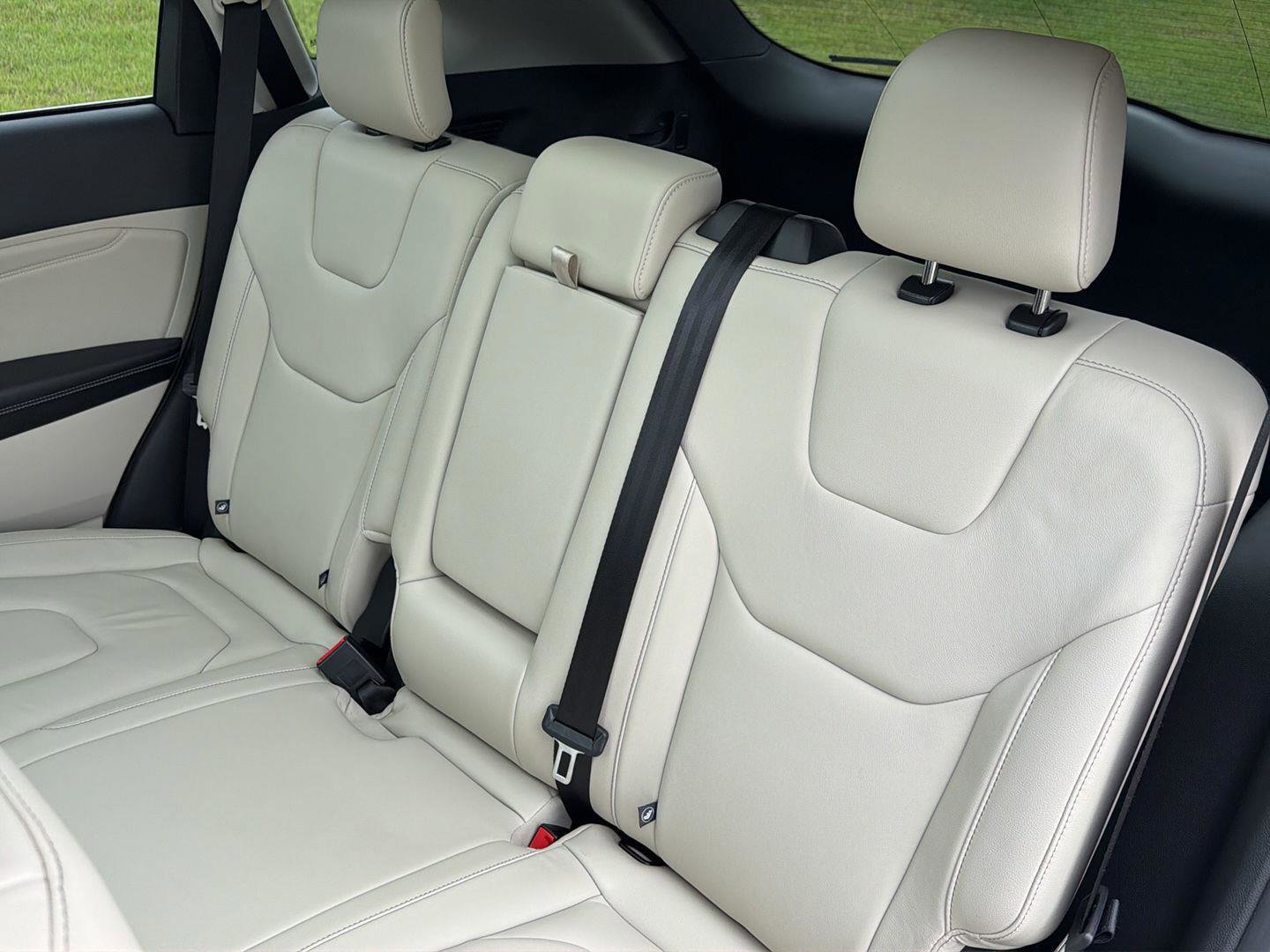 Used 2020 Ford Edge Titanium FWD image 33