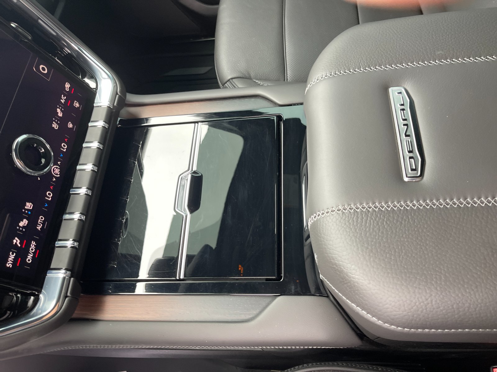 Used 2026 GMC Yukon XL Denali AWD/4WD image 23