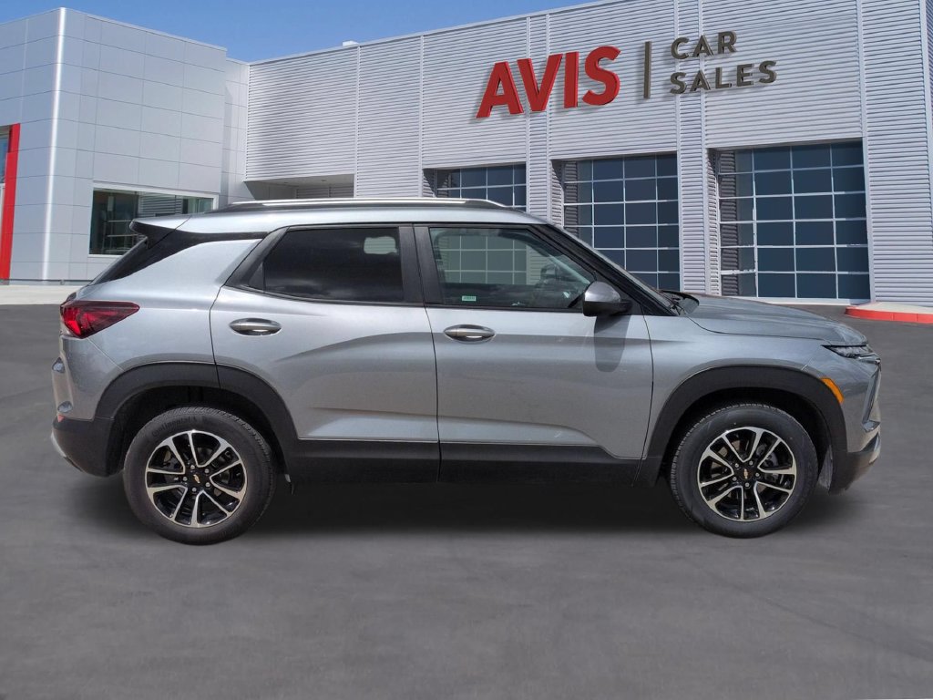 Used 2025 Chevrolet TrailBlazer LT AWD/4WD image 5