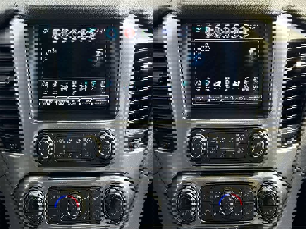 Used 2018 Chevrolet Suburban LT image 16