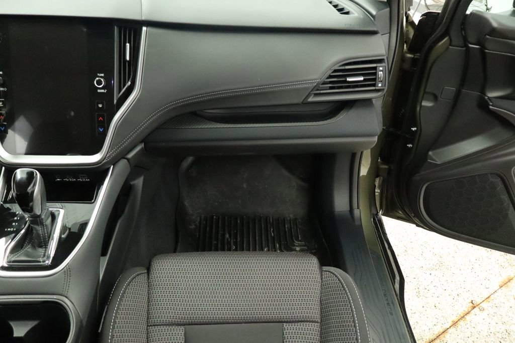 Used 2025 Subaru Outback Premium image 32