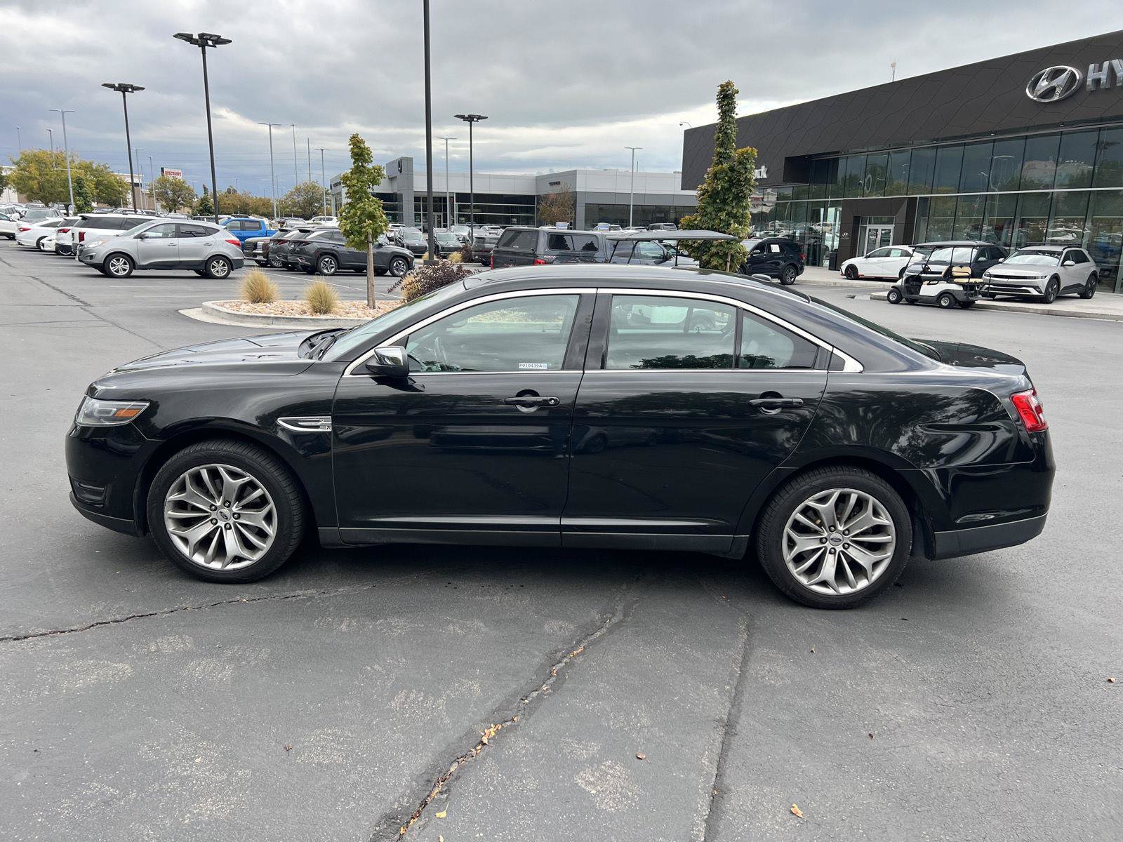 Used 2015 Ford Taurus Limited FWD image 17