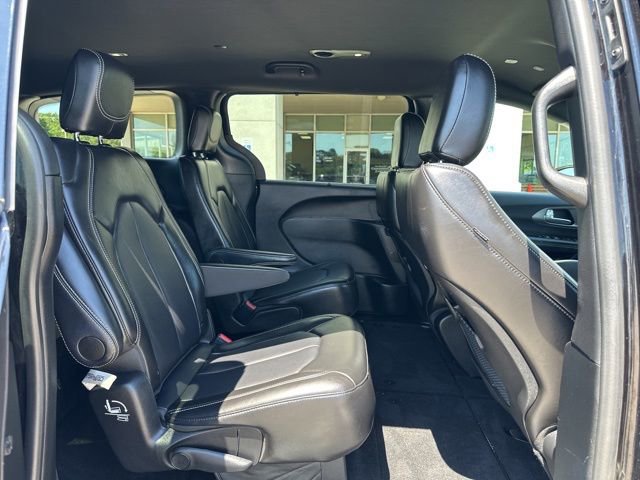 Used 2025 Chrysler Pacifica Select FWD image 40