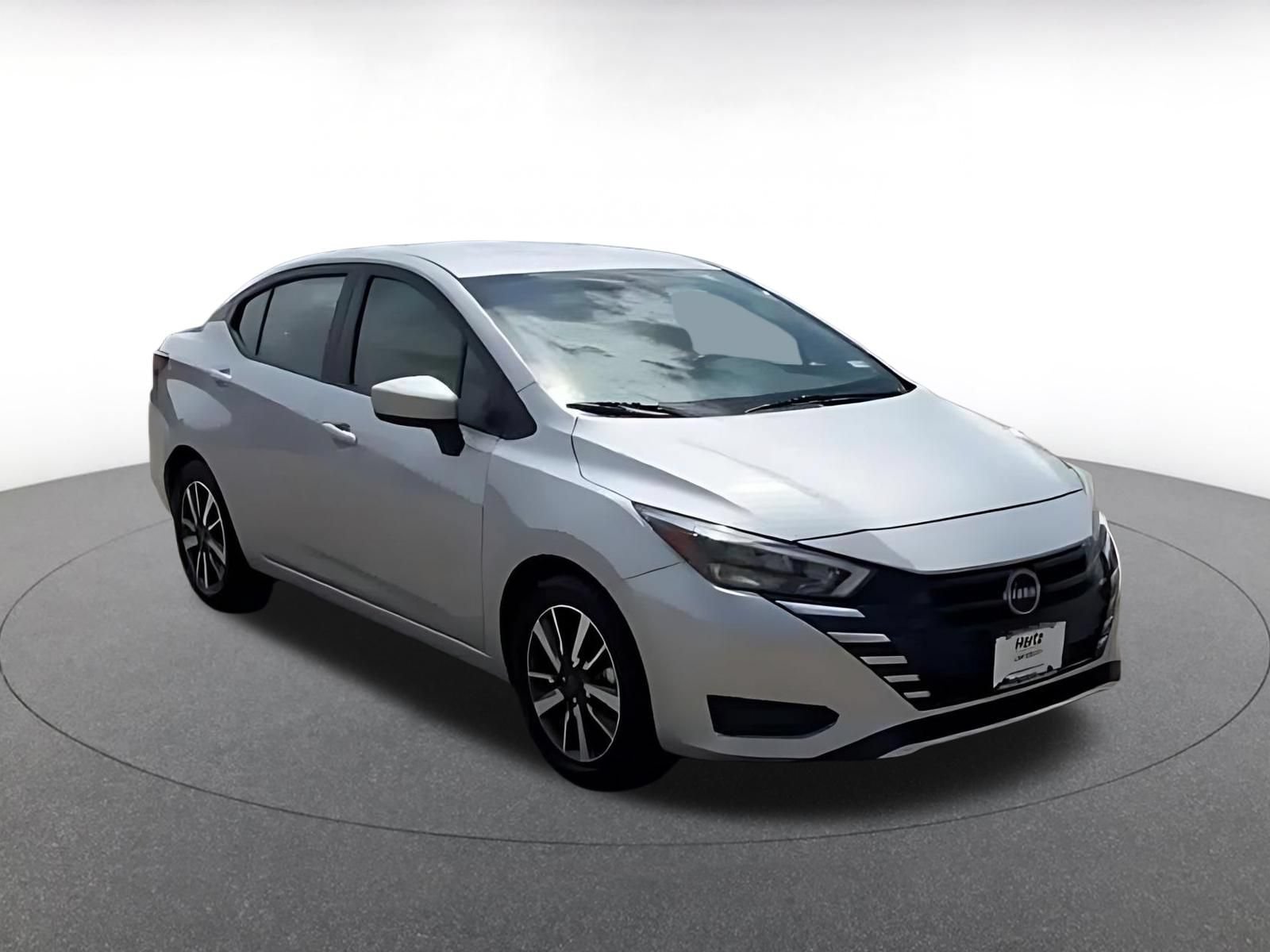 Used 2025 Nissan Versa SV FWD image 3