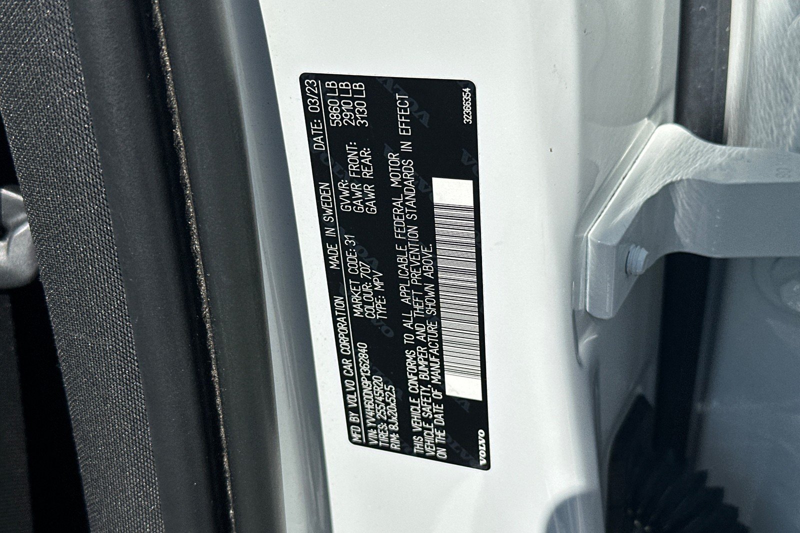 Certified 2023 Volvo XC60 T8 Plus AWD/4WD image 36