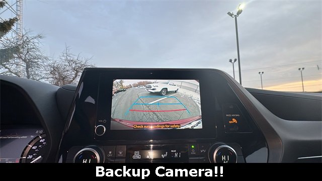 Used 2024 Toyota Highlander LE image 6