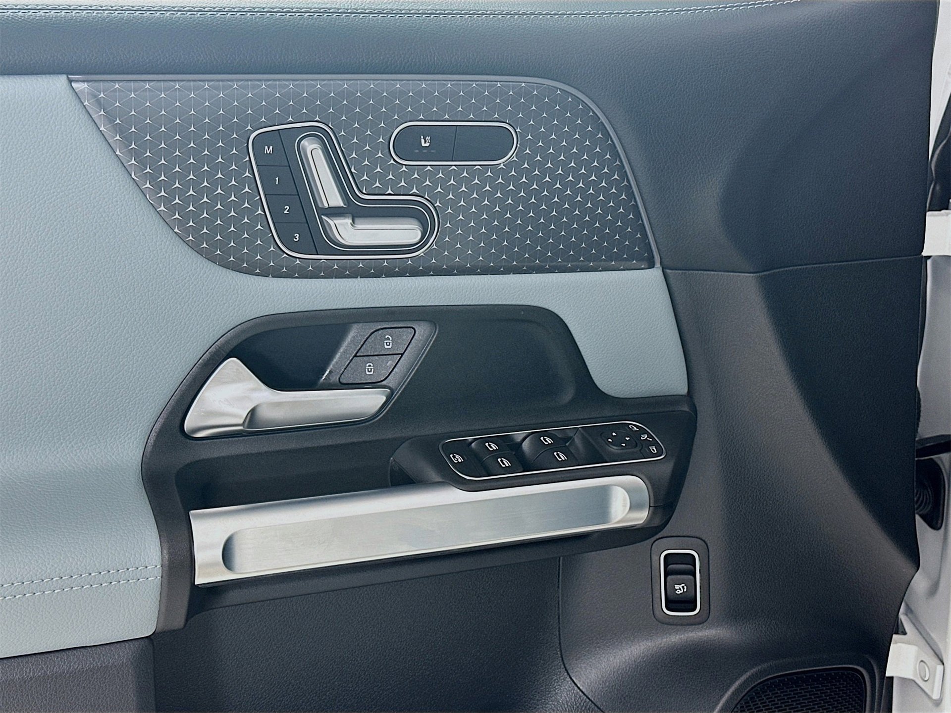 New 2026 Mercedes-Benz GLB 250 image 18