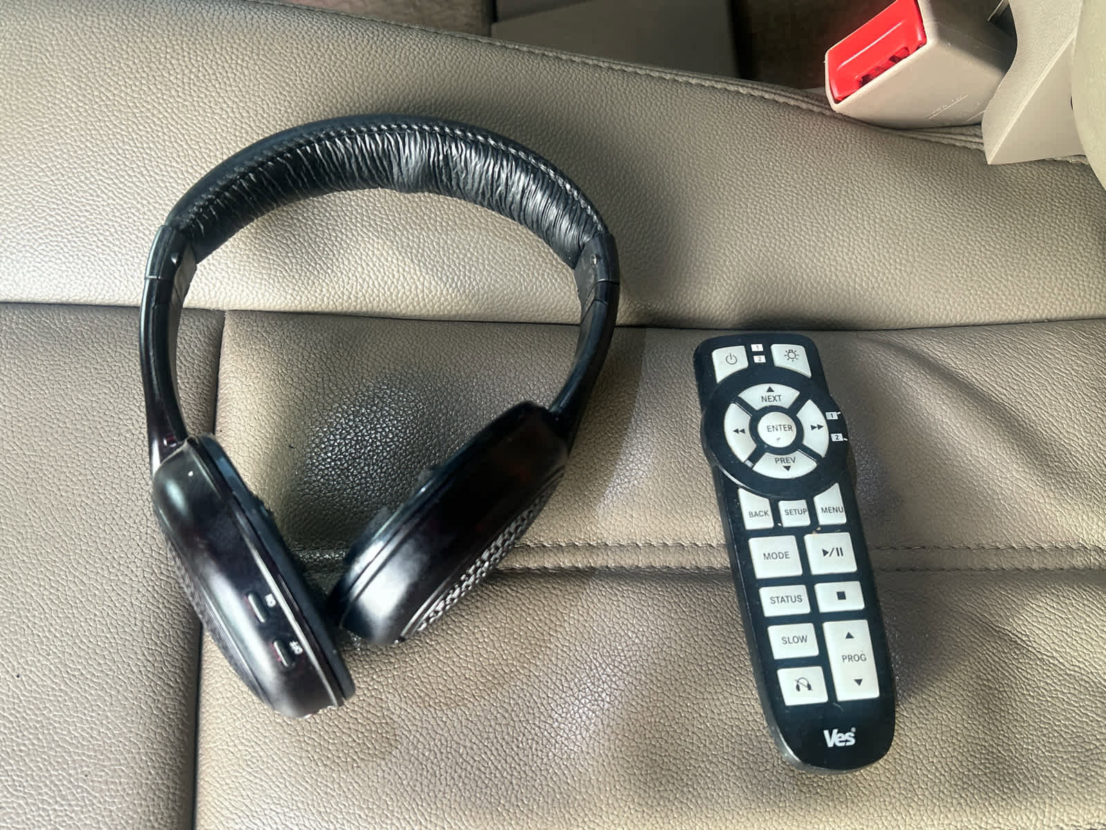 Used 2015 Chrysler Town & Country Touring w/ Driver Convenience Group image 13