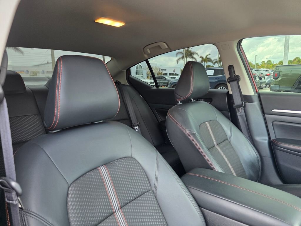 Used 2025 Nissan Altima 2.5 SR image 11