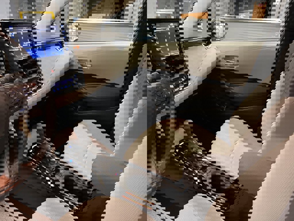 Used 2020 Toyota Corolla LE image 13