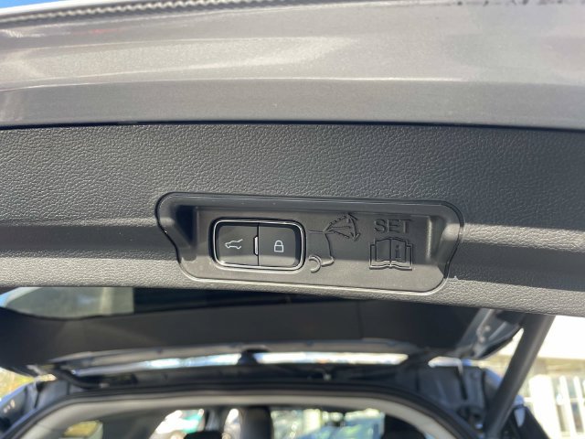 Used 2023 Ford Explorer XLT w/ Equipment Group 202A AWD/4WD image 9