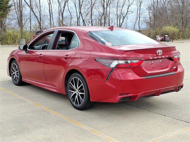 Used 2023 Toyota Camry SE image 3