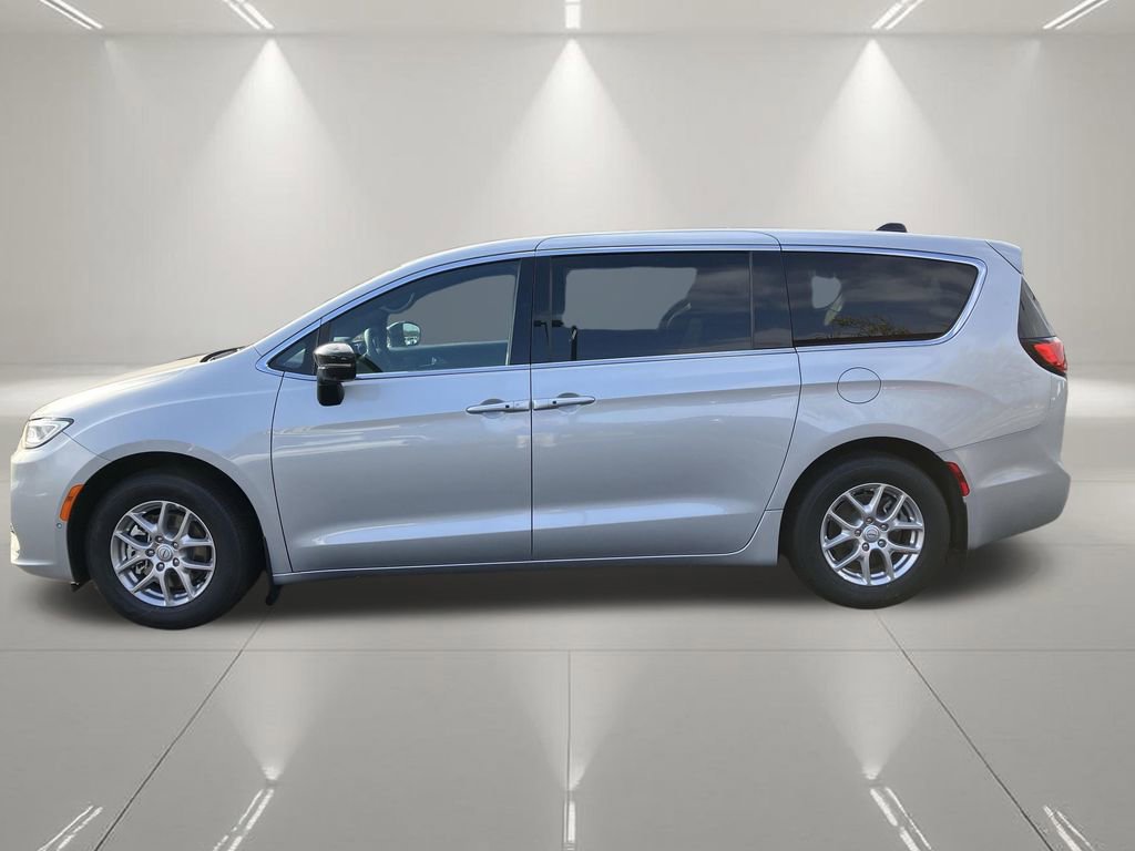New 2026 Chrysler Pacifica Select image 5