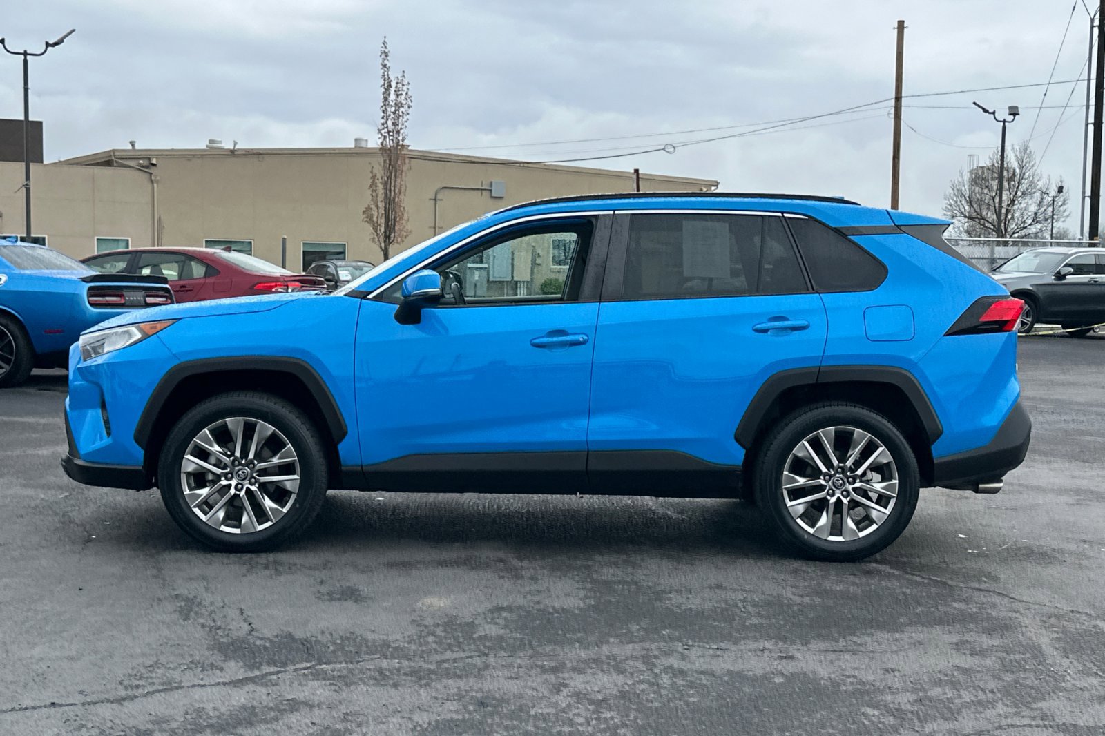 Used 2019 Toyota RAV4 XLE Premium AWD/4WD image 8