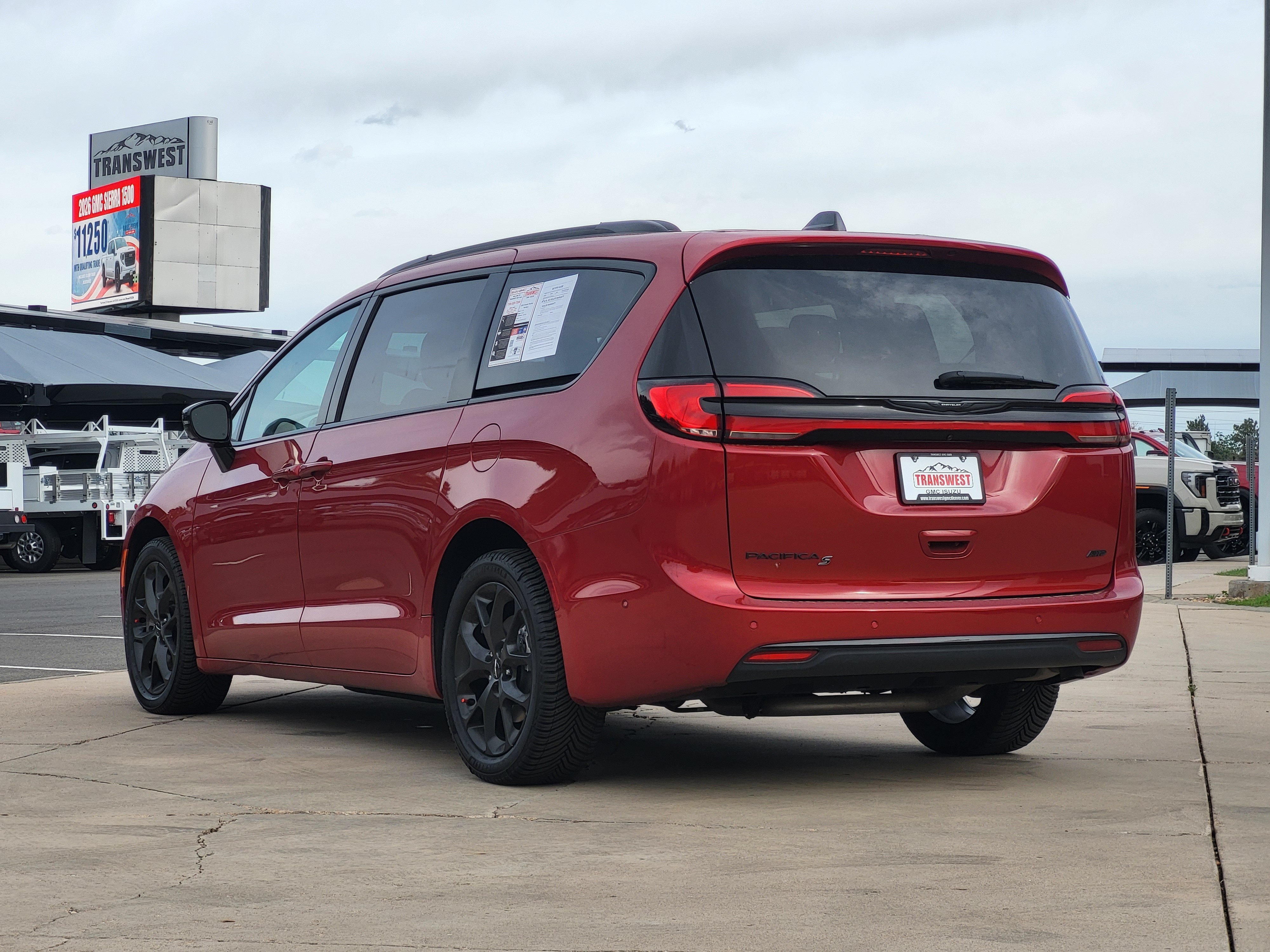 Used 2024 Chrysler Pacifica Touring-L w/ S Appearance Package AWD/4WD image 5
