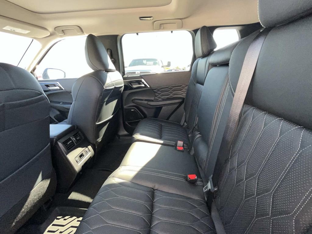 New 2026 Mitsubishi Outlander SEL FWD image 11