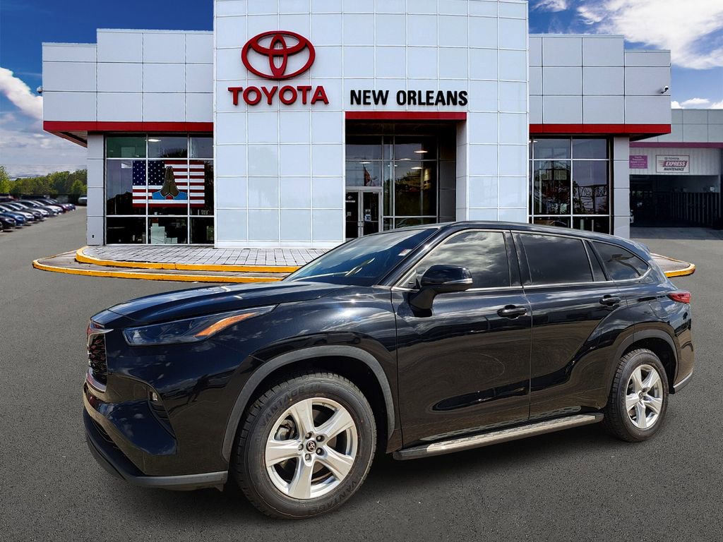 Used 2022 Toyota Highlander LE image 1