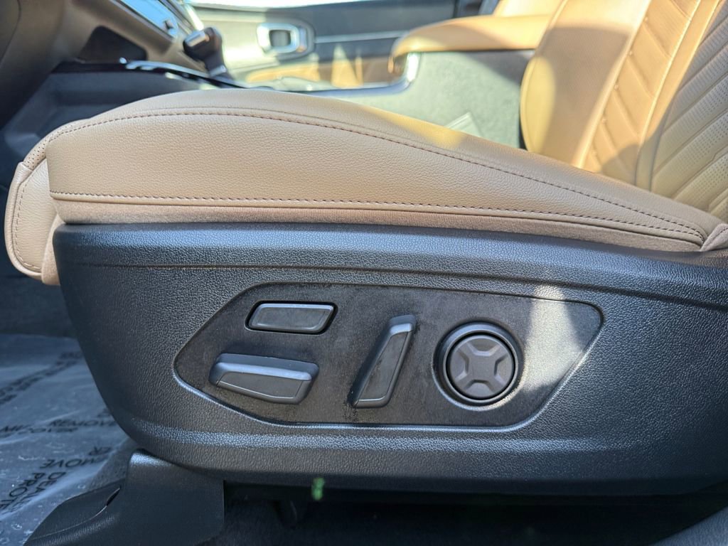 Certified 2025 Kia Sorento SX Prestige w/ Olive Brown Leather Package image 10