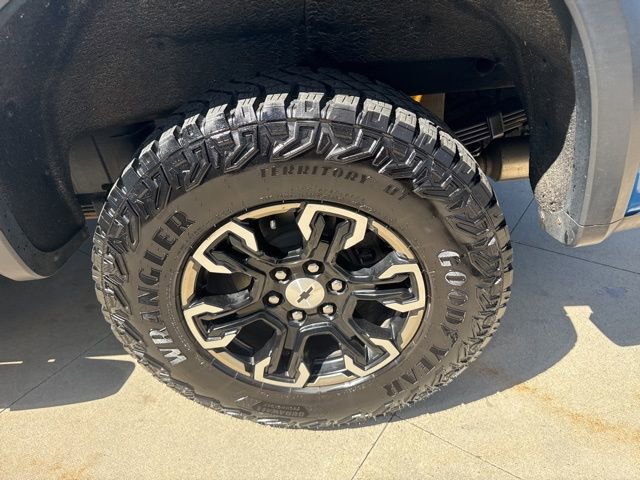 Used 2023 Chevrolet Silverado 1500 ZR2 w/ Technology Package AWD/4WD image 11